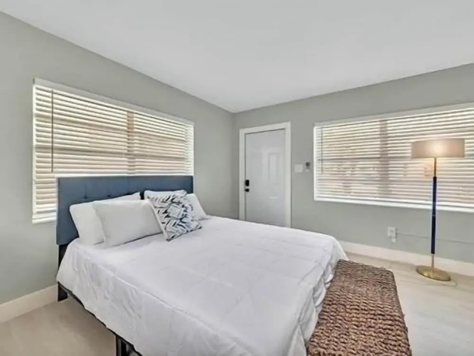 Dania Beach Getaway 2 Studios for 6 Guests