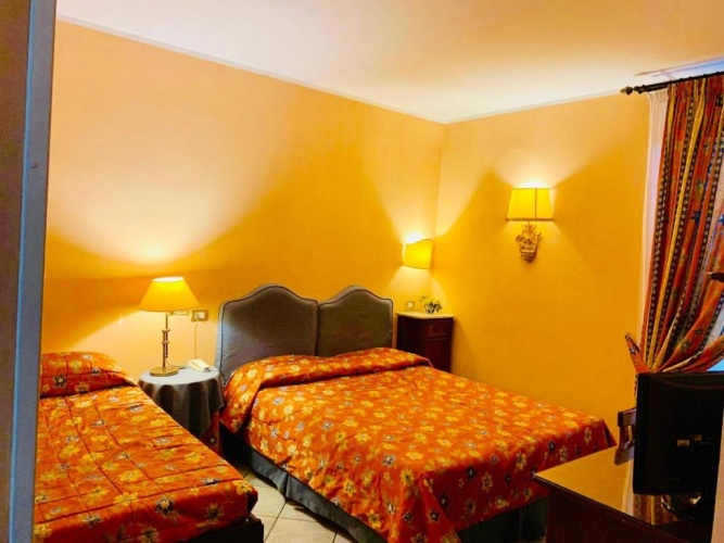 Standard Triple room