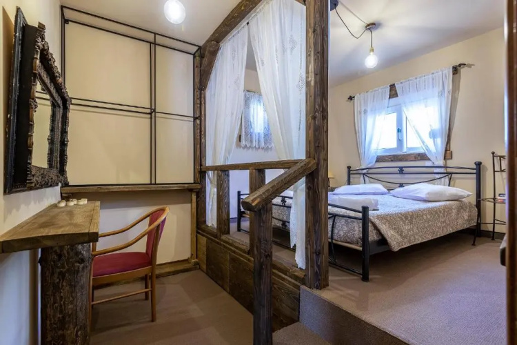 Selana House