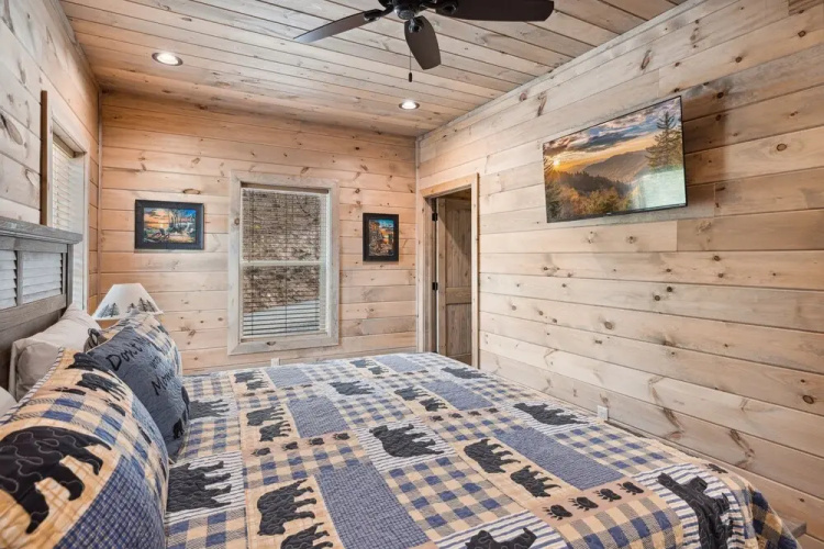 Stepping Stone 4 Bedroom Cabin by RedAwning