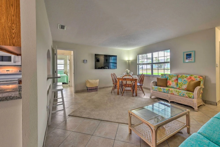 Apollo Beach Gem w/ Pool: 'the Flamingo House'