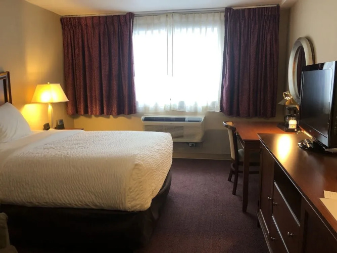 Cayuga Blu Hotel