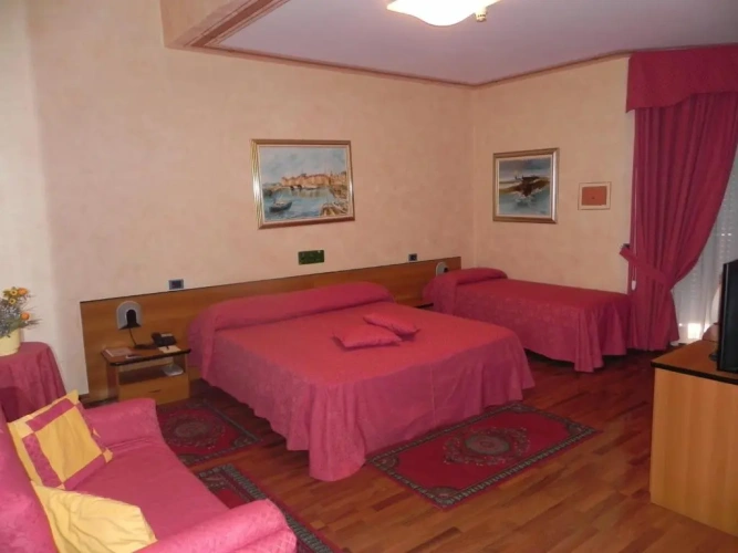 Standard Triple room with balcony