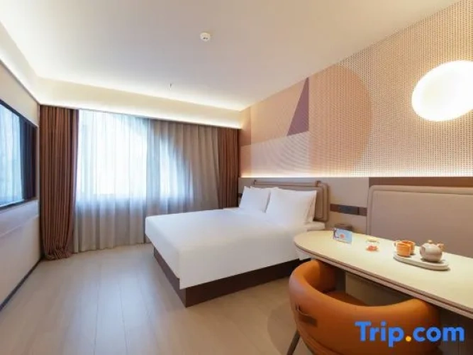 Standard Double room with city view
