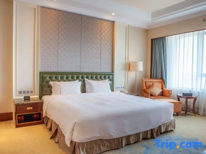 Deluxe Double Family Suite with city view