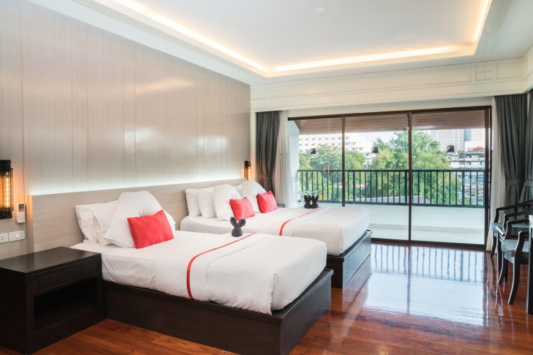 Deluxe Triple Chalet Wing