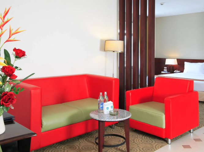 Golden Crown Grand Hotel