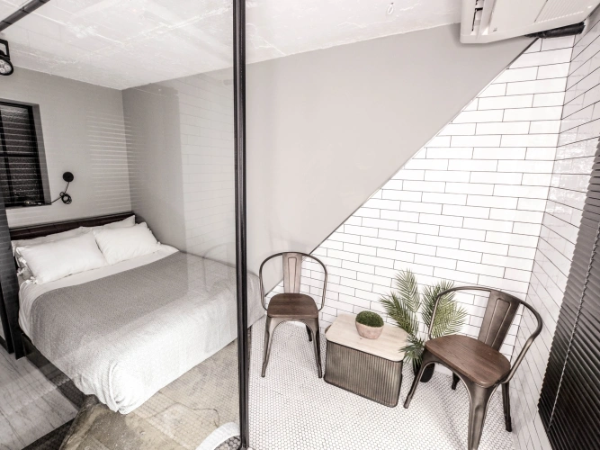 Suite with city view