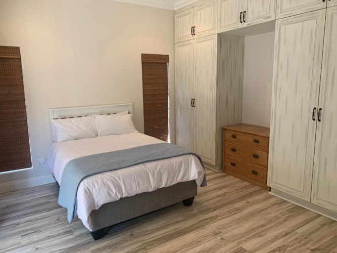 5 Bedrooms Double Cottage
