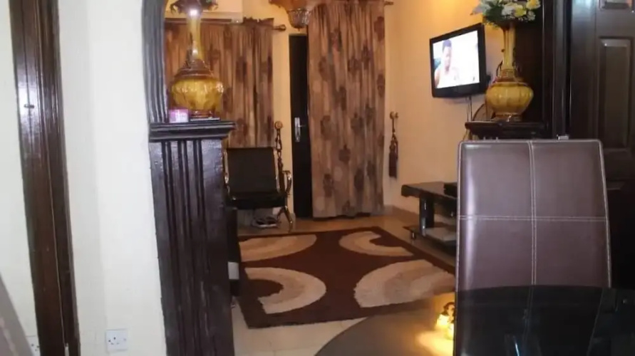 Tobby Royal Suites