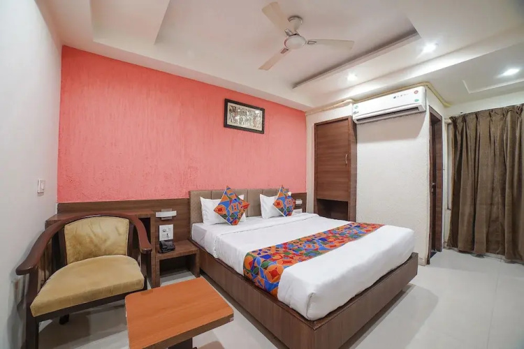 Fabhotel Johri Regency