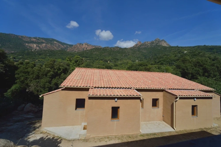 4 Bedrooms Villa