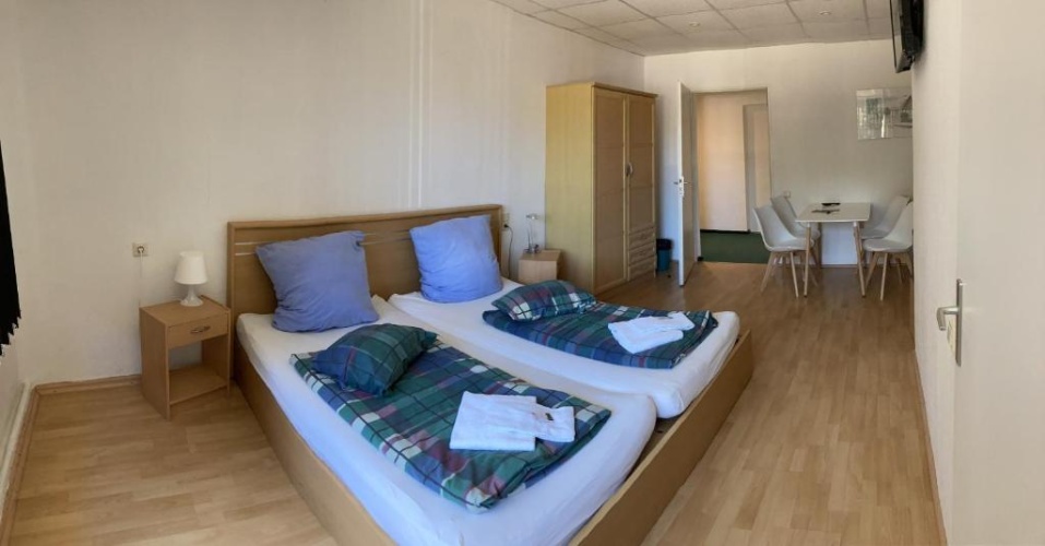 Standard Triple room