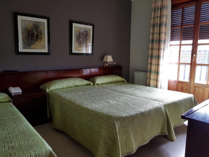 Standard Triple room