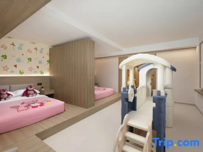 Premier Twin room with garden view