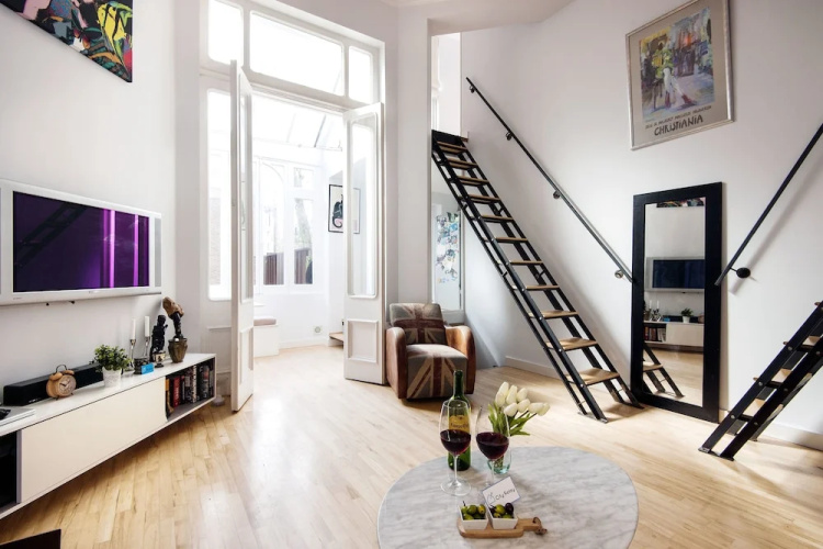 Bright Cromwell Road Loft - JSD