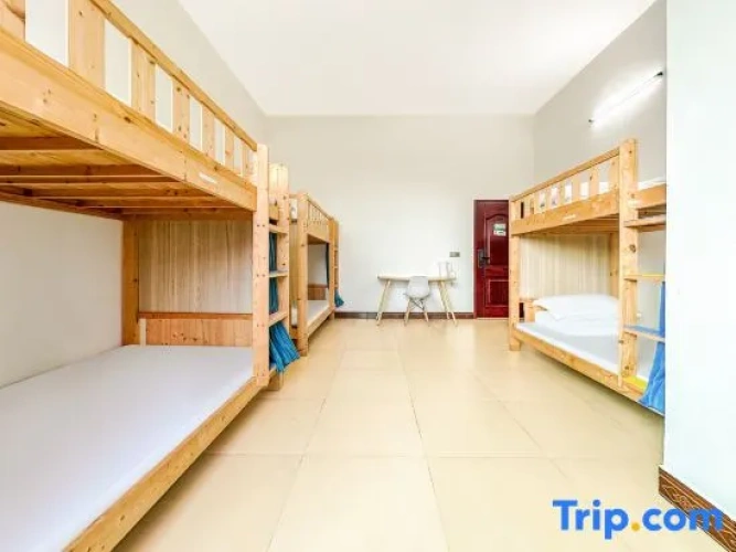 Standard Sextuple Family room