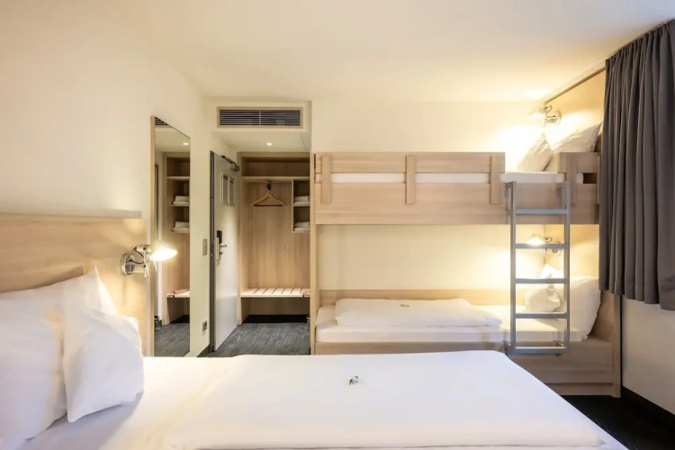 Standard Quadruple room