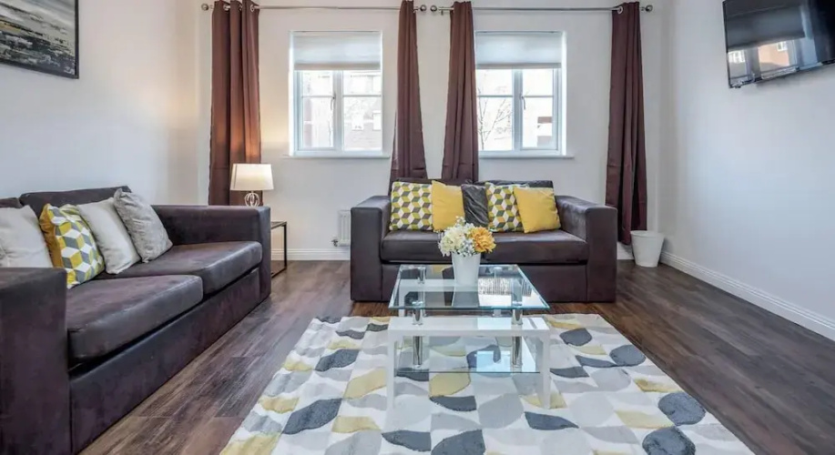 2 Bed Apartment Sleeps 5 - Wifi, Free Parking