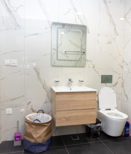 1 Bedroom Luxury Apartment with balcony and with city view
