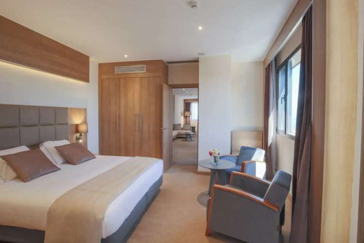 Lamaraz Arts Hotel