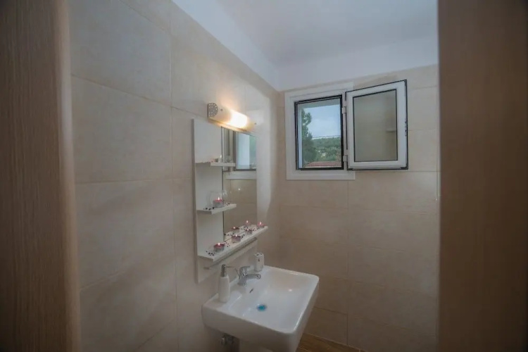 Tesys Studios & Apartments