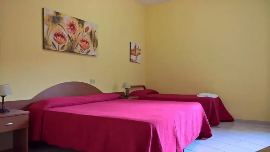 Standard Triple room