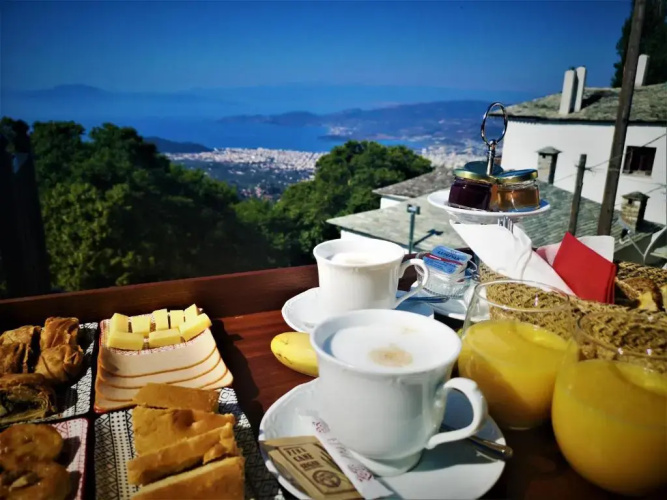 1822 Makrinitsa Suites