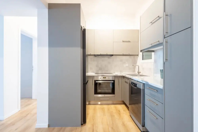 Urban Comfort 2 Bdrm Next to Metro