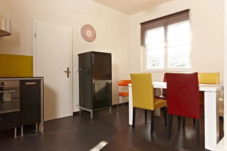 2 Bedrooms Apartment