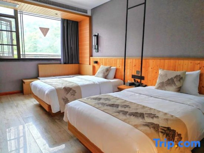 Standard Twin room with balcony