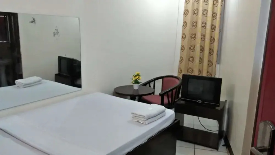 Cosmo Hotel Espana Near Ust