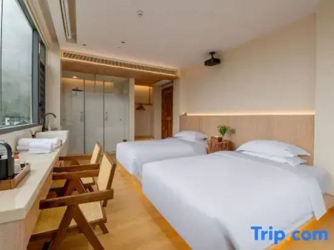 Twin Suite with mountain view