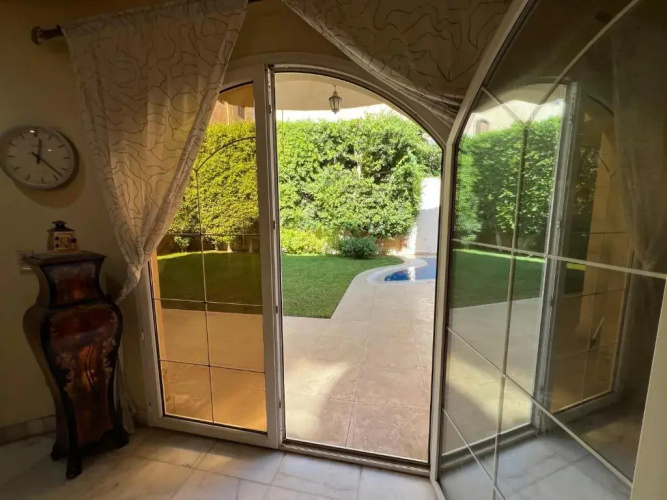4 bedroom villa with garden and private pool