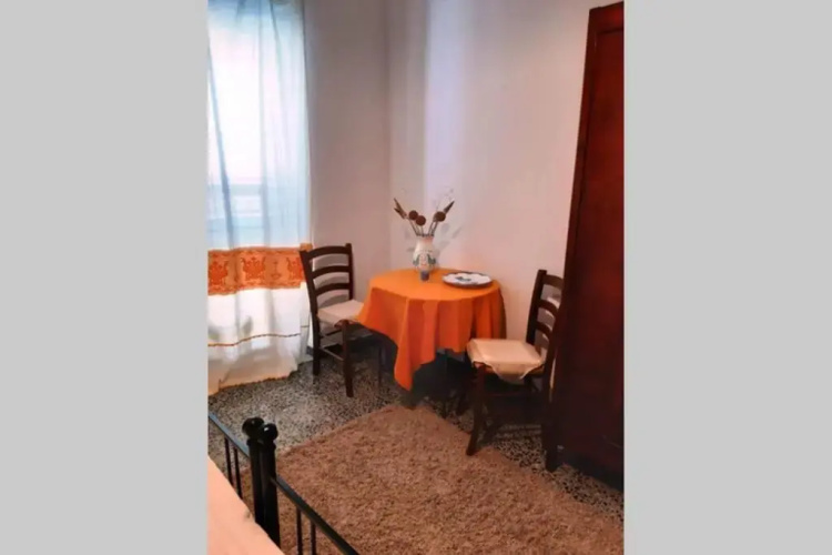 "Persiane blu" ampio appartamento in centro storico a Teulada