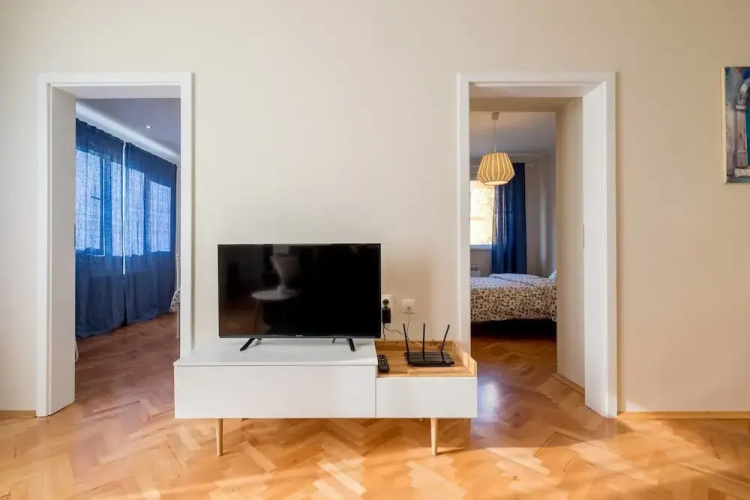 FM Deluxe 2-BDR Apartment with Balcony - Zaimov Park
