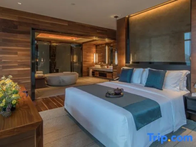 3 Bedrooms Suite with lake view