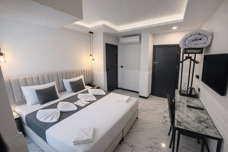 D Twins plus Hotel