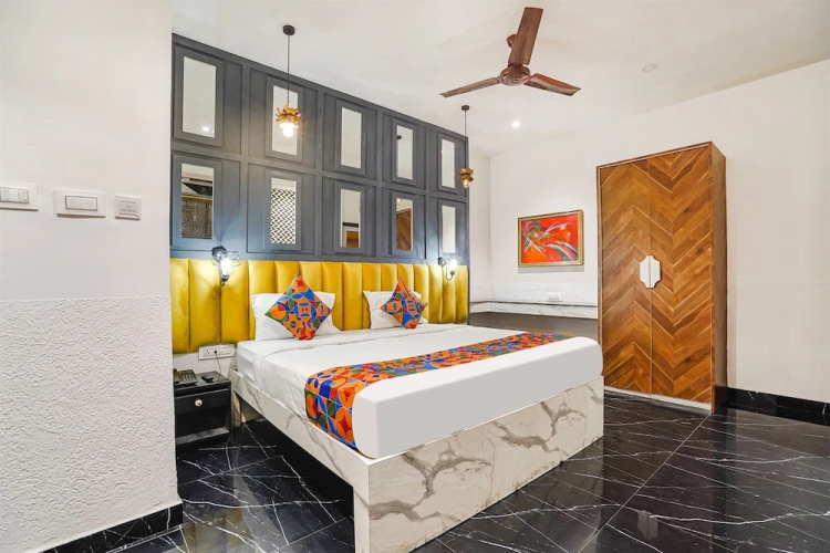 Fabhotel Chs