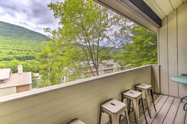 Cozy Lincoln Condo ~ 1 Mi to Loon Mountain!