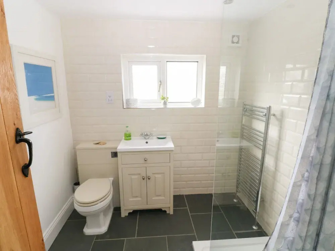 1 Salt Cottage