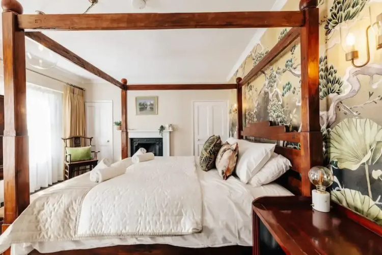 Central Townhouse With Garden Free Parking