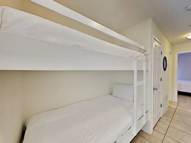 Standard room with balcony and with partial sea view