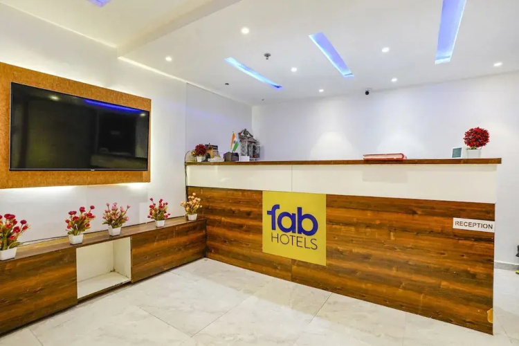 Fabhotel Rose Palace