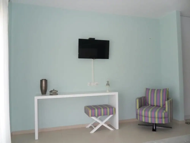 2 Bedrooms Villa