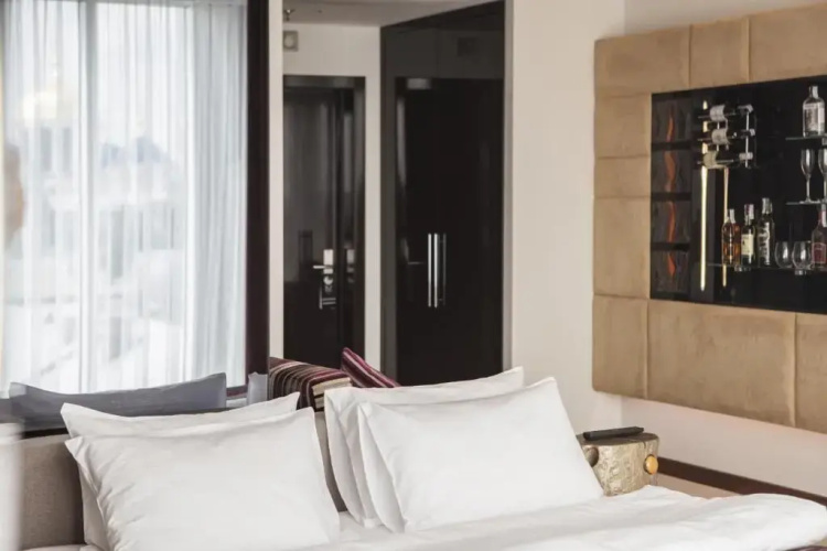 11 Mirrors Design Hotel