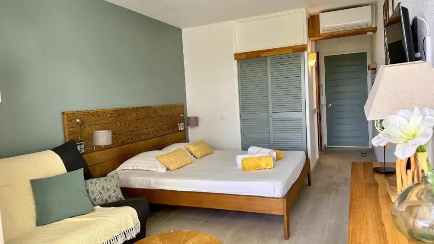 Grey Diamond Studio (Adults Only)