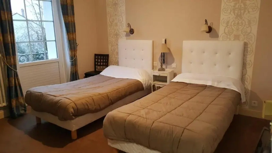Standard Twin room with pool view