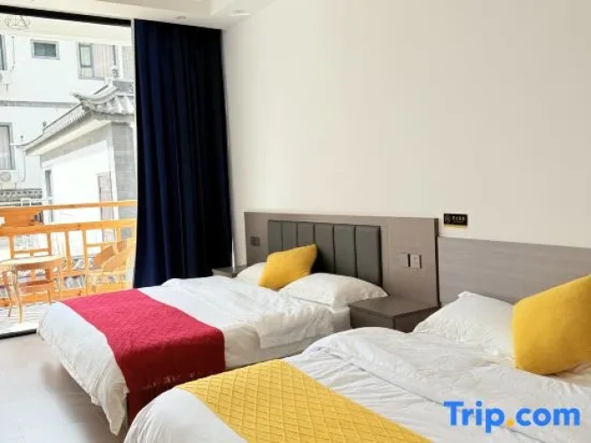 Deluxe Twin Family room with balcony