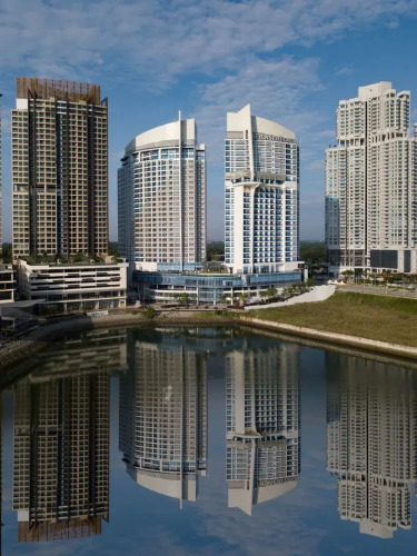 Pinetree Marina Resort Over view